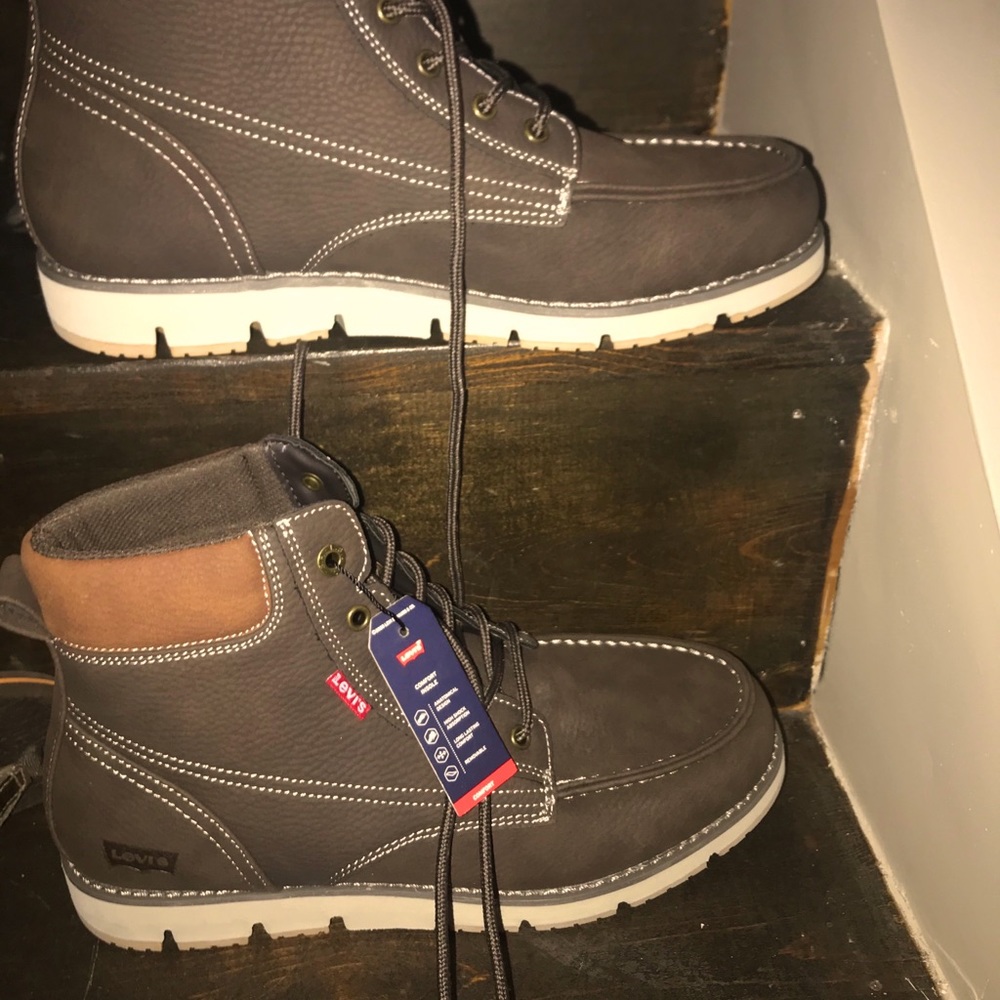 Brand new Levi’s boots